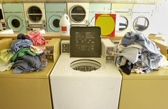 Washing machine and clothes — Stock Photo