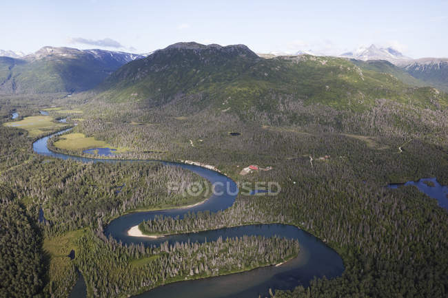 Iliamna річка в озеро та район півострова; Аляска, Сполучені Штати Америки — стокове фото