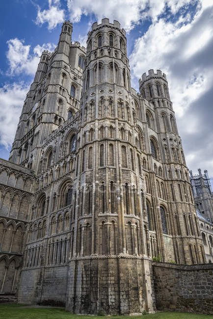 Ely cathedral has its origins in AD 672 when St Etheldreda built an abbey church. The present building dates back to 1083 and cathedral status was granted in 1109; Ely, Cambridgeshire, England — Stock Photo