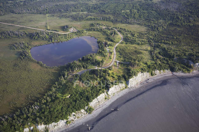 Vista aérea de Stone Step Lake, Development Beach e Kachemak Bay; Homer, Alaska, Estados Unidos da América — Fotografia de Stock