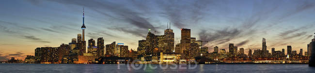 Skyline de Toronto ao pôr do sol; Toronto, Ontário, Canadá — Fotografia de Stock