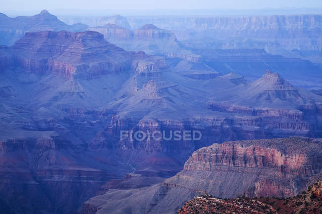 Vue De Grandview Surplombant Les Formations Géologiques Du Canyon Au Parc National du Grand Canyon, Bord Sud Près De La Toscane, Arizona Au Milieu De L'été ; Arizona, États-Unis D'amérique — Photo de stock
