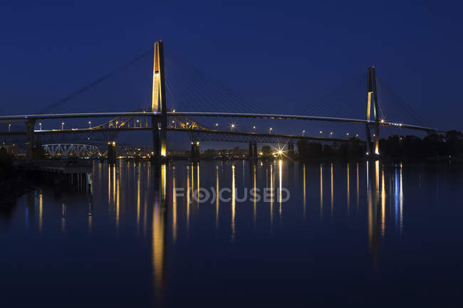 Tre ponti sul fiume Fraser da New Westminster al Surrey; British Columbia, Canada — Foto stock