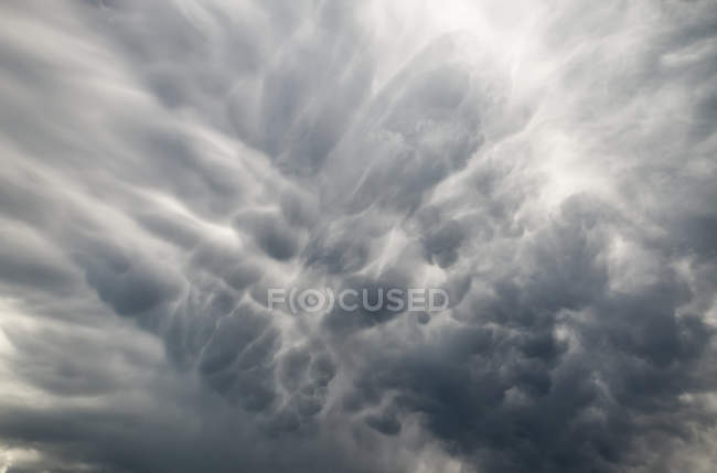 Nuvens de tempestade durante um aviso de tornados e granizo; Loveland, Colorado, Estados Unidos da América — Fotografia de Stock