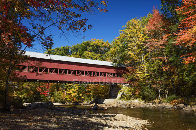 Saco River and covered bridge in autumn, White Mountains National Forest; Conway, New Hampshire, United States of America — Stock Photo