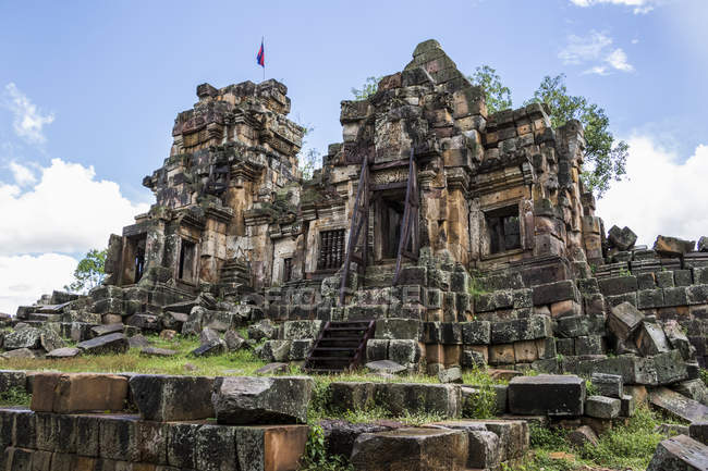 Antiguo templo angkoriano en Wat Ek Phnom; Battambang, Camboya - foto de stock