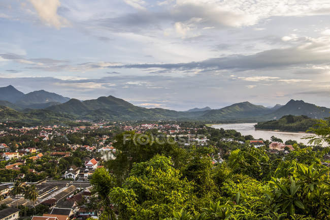 Veduta del fiume Mekong dal Monte Phousi; Luang Prabang, Luang Prabang, Laos — Foto stock