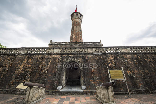 Ханойская башня у Фараделя Тханлонга, Ханой, Ханой, Вьетнам — стоковое фото