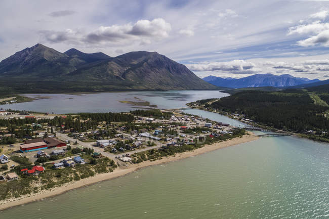 The town of Carcross sits on Bennett Lake with Nares Mountain in the distance; Carcross, Yukon Territory, Canada — Stock Photo