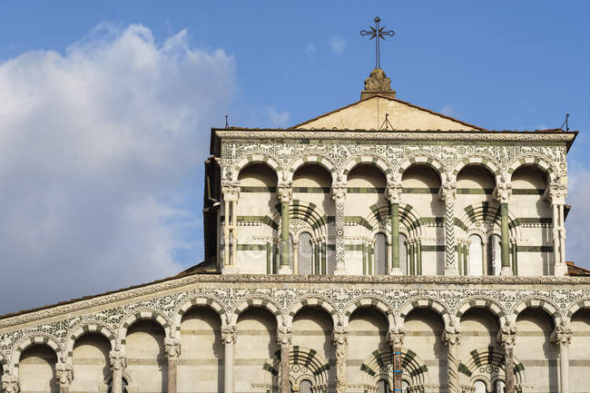 Cathédrale de San Martin sur la Piazza San Martino ; Lucques, Toscane, Italie — Photo de stock