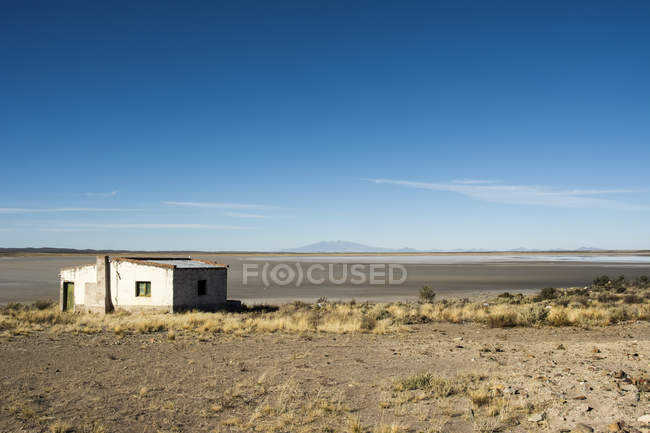 Verlassenes weißes Gebäude, san rafael, mendoza, argentina — Stockfoto