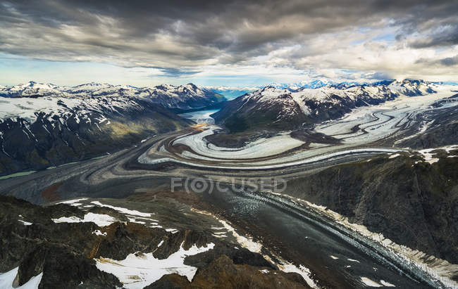 Vue aérienne des glaciers et des montagnes du parc national et de la réserve de parc national Kluane, près de Haines Junction, Yukon, Canada — Photo de stock
