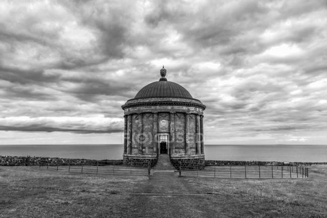 Scenic view of famous Mussenden Temple, Northern Ireland, Castlerock, County Londonderry, Ireland — Stock Photo