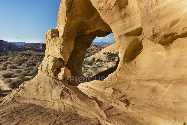 Malerische Ansicht des natürlichen Bogens, Tal des Fire State Park; Overton, Nevada, vereinigte Staaten von Amerika — Stockfoto
