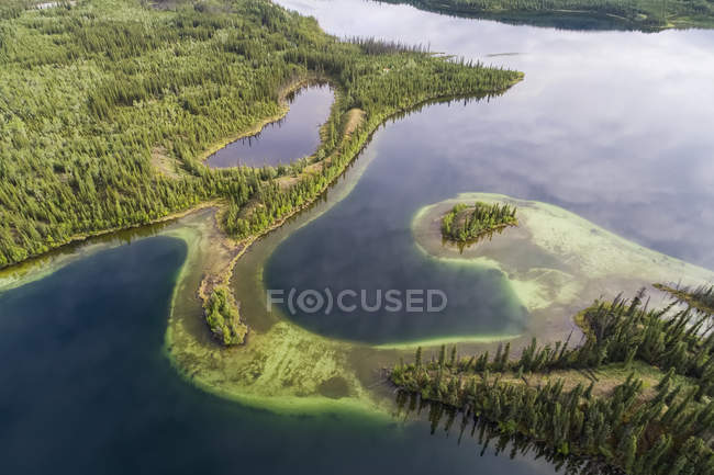 Das Gebiet der Zwillingsseen in der Nähe von Carmacks, Yukon aus der Vogelperspektive; Carmacks, Yukon, Canada — Stockfoto