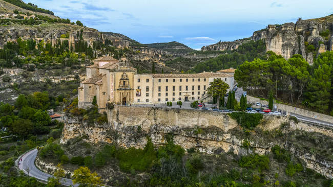 Alto angolo di vista della Cattedrale di Cuenca, Cuenca, Spagna — Foto stock