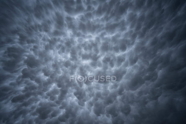 Dramatischer Himmel über der Landschaft während einer Sturmjagd im Mittleren Westen der Vereinigten Staaten; kansas, Vereinigte Staaten von Amerika — Stockfoto