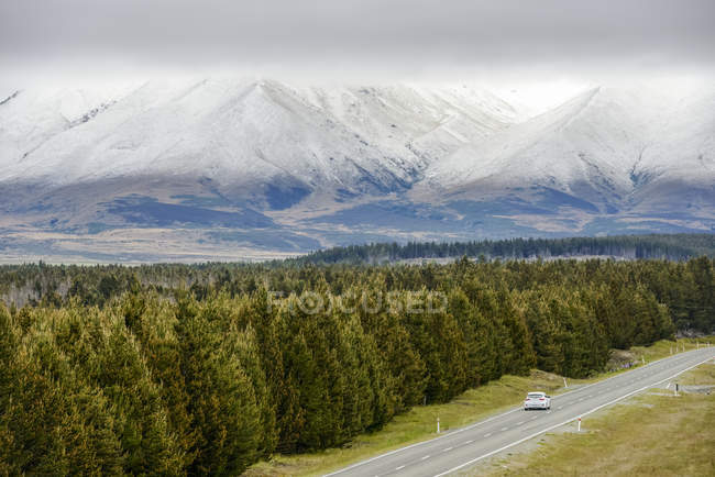 Vista panorámica de Mount Cook Road y Dobson Valley en primavera; Isla Sur, Nueva Zelanda - foto de stock
