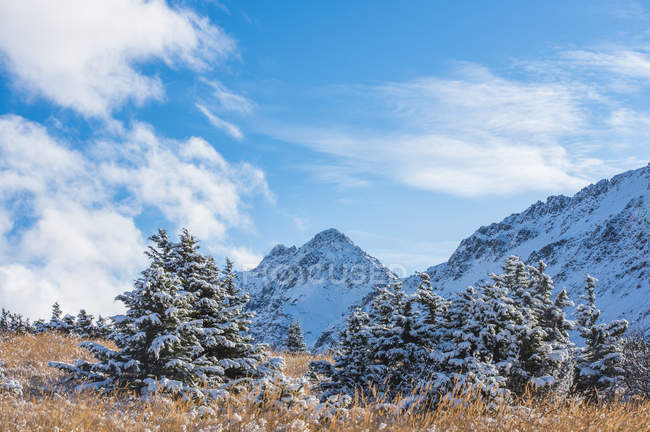 Clouds over Ptarmigan Peak along the Powerline Pass in Alaska Chugach State Park near Anchorage, Alaska on a early winter day, Alaska, United States of America — Stock Photo