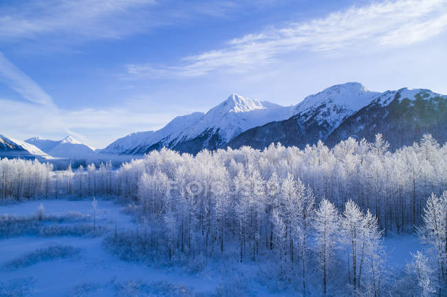 Winter scenic of mountains peaks and valley in Alaska, Portage Valley in South-central Alaska; Anchorage, Alaska, United States of America — Stock Photo