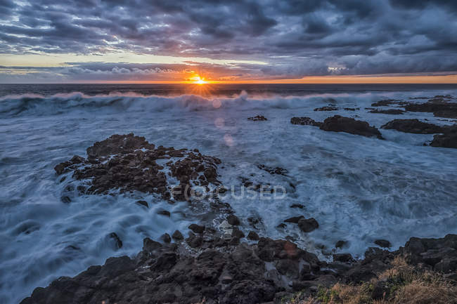 Vista panorámica de la costa a lo largo de la costa occidental de Oahu, Hawaii, Estados Unidos de América - foto de stock