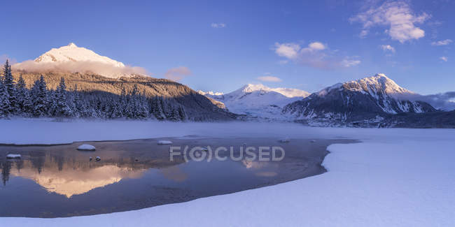 Winter afternoon at Mendenhall Lake, Juneau, Alaska, United States of America — Stock Photo