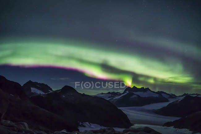 Northern Lights over Juneau Icefield, Tongass National Forest; Alaska, Estados Unidos da América — Fotografia de Stock