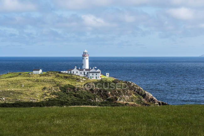 Faro de Fanad, Condado de Donegal, Irlanda - foto de stock