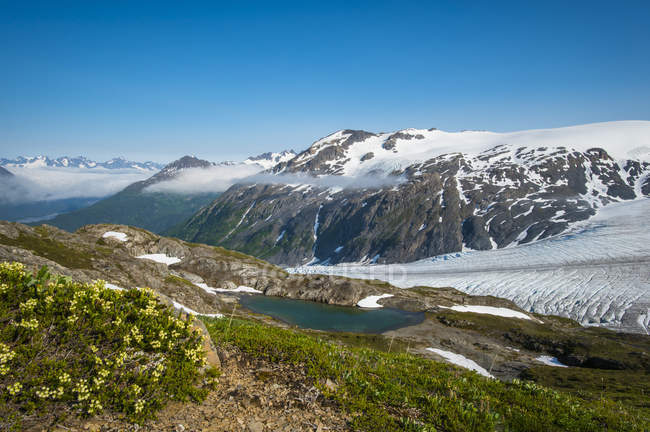 Malerischer Blick auf majestätische Landschaft und See der Kenai-Fjorde Nationalpark, Alaska, vereinigte Staaten von Amerika — Stockfoto