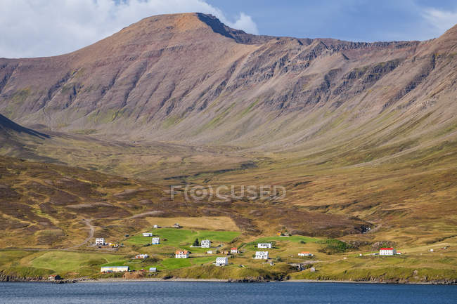 Kleines Dorf auf der Halbinsel Trollaskagi in der Nähe der Stadt Skagafjorour, im Norden Islands; Island — Stockfoto