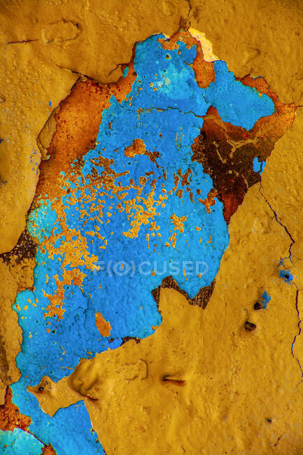 Peeling Farbe auf einer Zementwand eine abstrakte Umrisse eines Kopfes; Bedford, Nova Scotia, Kanada — Stockfoto