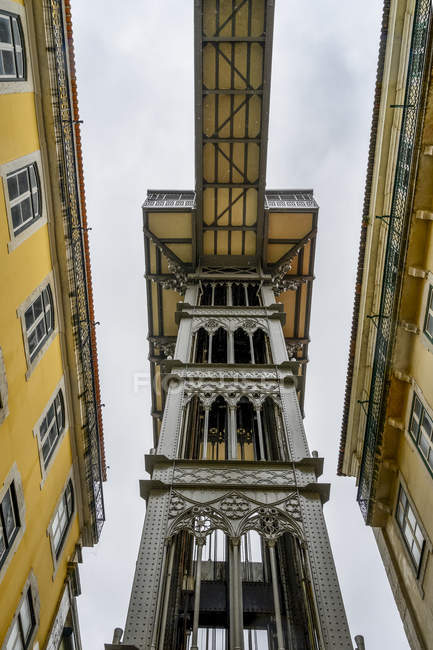 L'ascensore Santa Justa, chiamato anche Carmo Lift, un ascensore, o ascensore, nella parrocchia civile di Santa Justa, nella città storica di Lisbona, Portogallo; Lisbona, Regione di Lisboa, Portogallo — Foto stock