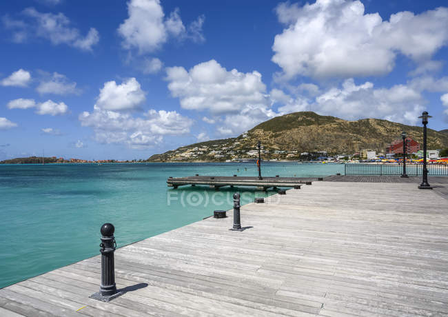Vista panorámica del puerto de Great Bay; Philipsburg, St Maarten - foto de stock
