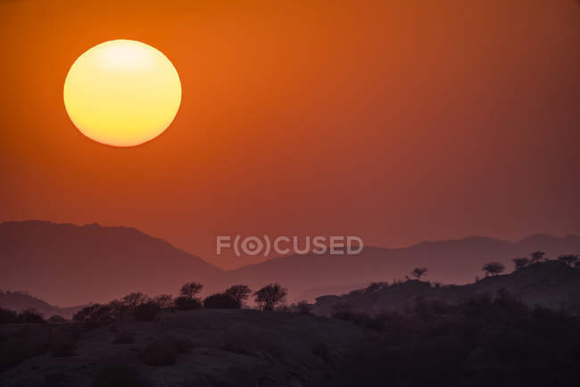 Coucher de soleil sur les collines et les montagnes, Jawai, Rajasthan, Inde — Photo de stock