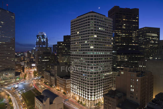 Hochwinkelige Ansicht einer Stadt in der Dämmerung, Boston, massachusetts, USA — Stockfoto