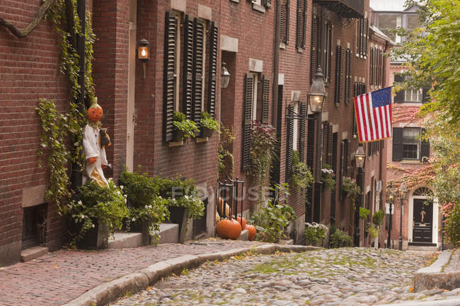 Acorn Street during Halloween, Boston, Massachusetts, Usa — стокове фото