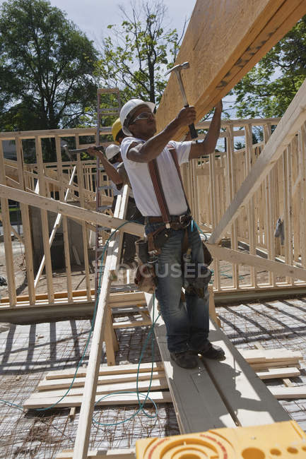 Carpenters working at a construction site — Stock Photo