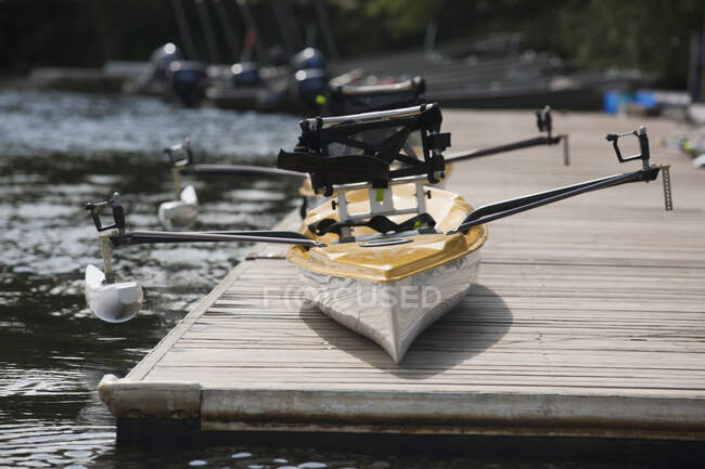 Accessible racing scull for disabilities on a dock — Stock Photo