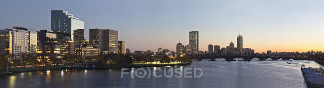 Panorama de Back Bay Boston y el río Charles, Boston, Massachusetts, EE.UU. - foto de stock