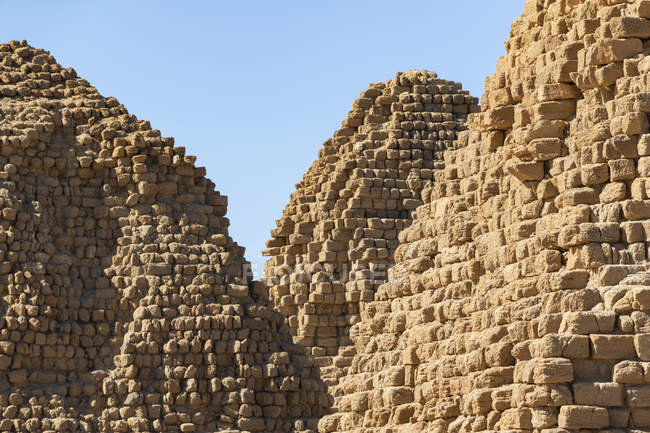 Campo de pirâmide de Nuri ao entardecer; Estado do Norte, Sudão — Fotografia de Stock