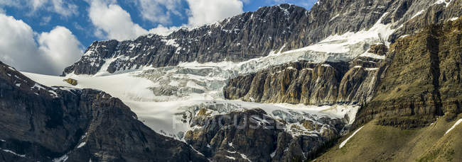 Aussichtsreiche Aussicht auf schroffe felsige Berge; Verbesserung Bezirk Nr. 9, alberta, kanada — Stockfoto
