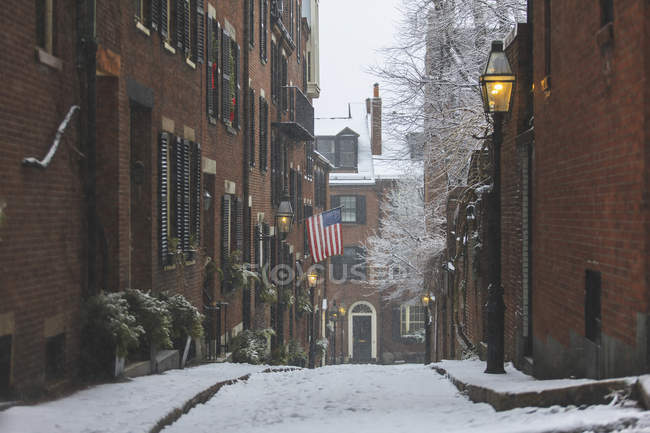 Vista de Acorn Street após nevasca em Boston, Condado de Suffolk, Massachusetts, EUA — Fotografia de Stock
