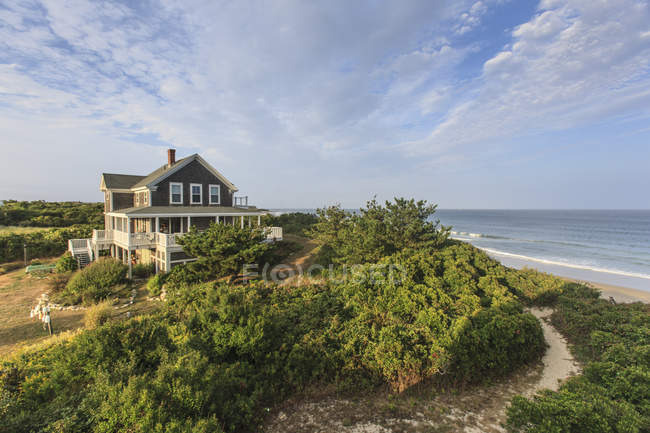 Casa per le vacanze e Scotch Beach, vista ad alto angolo — Foto stock