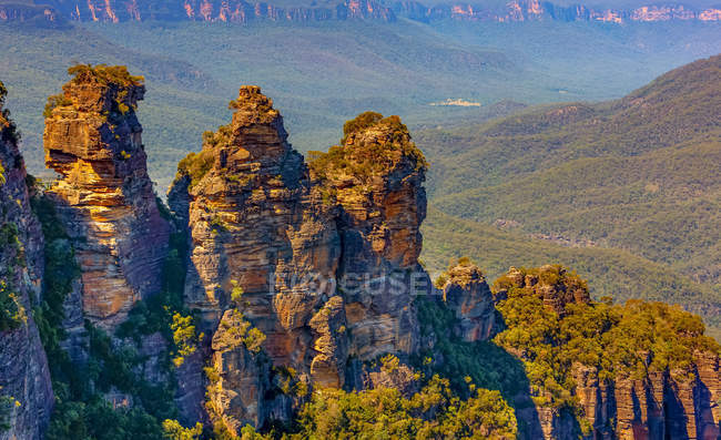 Formação rochosa chamada Three Sisters, Blue Mountains, Jamison Valley; New South Wales, Austrália — Fotografia de Stock