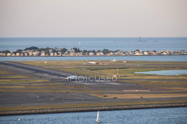 Airplane taxiing at Logan Airport, Winthrop, Boston, Massachusetts, USA — Stock Photo