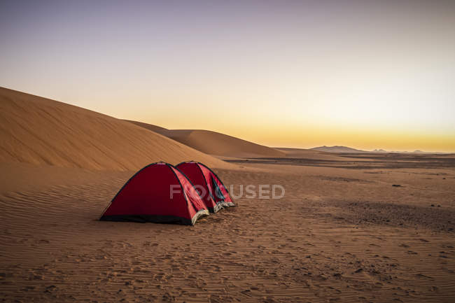 Tende nelle dune di sabbia; Kawa, Stato del Nord, Sudan — Foto stock
