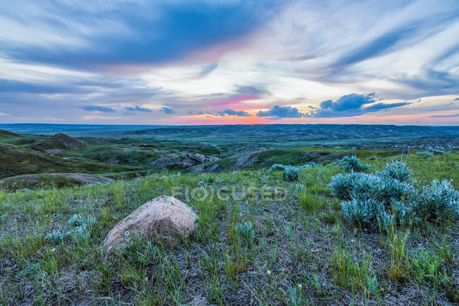Vista panorâmica da vasta paisagem que se estende até o horizonte — Fotografia de Stock