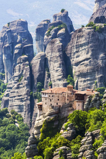 Monasterio de Rousanou, Meteora; Tesalia, Grecia. - foto de stock