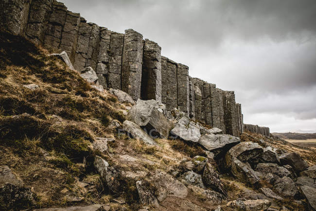 Columnas de basalto Gerduberg en Snaefellsnes; Islandia - foto de stock
