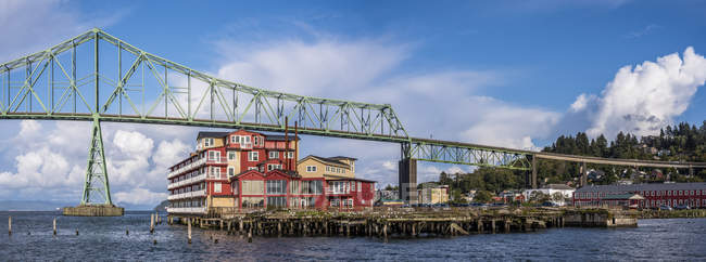 The Astoria-Megler Bridge is prominent along the Astoria riverfront; Astoria, Oregon, United States of America — Stock Photo